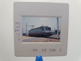 Photo Diapo Diapositive Slide TRAINS Wagon Loco Locomotive Electrique SNCF CC 7141 à VSG Le 30/04/1993 VOIR ZOOM - Dias