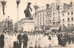 60 Beauvais Fête Fêtes De Jeanne Hachette 1905 La Statue Décorée CPA - Beauvais