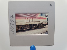 Photo Diapo Diapositive Slide TRAIN Wagon Loco Locomotive Electrique CC 21002 Gros Plan Essieux Le 15/05/1993 VOIR ZOOM - Dias