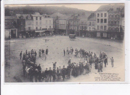 VIMOUTIERS: La Place Du Marché, Lâcher De Pigeons-voyageurs Par La Société Colombophile - Très Bon état - Vimoutiers