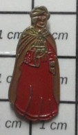 910B Pin's Pins / Beau Et Rare / AUTRES / PERSONNAGE ORIENTAL EN DJELLABAH SORTE DE ROI-MAGE - Autres & Non Classés