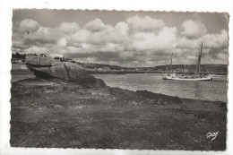 Lanildut (29) : Une Gabare Au Port De L'Aber-Ildut En 1952 PF. - Altri & Non Classificati