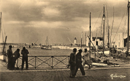 La Flotte En Ré , Ile De Ré * Le Port * Bateaux De Pêche - Ile De Ré