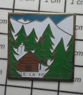 1818B Pin's Pins / Beau Et Rare / ADMINISTRATIONS / ECOLE LA FONTAINE SAPIN MONTAGNE NEIGE - Amministrazioni