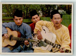 39443807 - Kulturgruppe Die Jugend Der Welt Will Frieden Gitarren - Indonesië