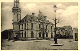 Cognac * Place , La Poste Et Le Palais De Justice - Cognac