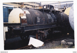 PHOTO Originale TRAINS Wagon Citerne Essence SUPER SNCF 33 1203 Du Service M Non Datée - Eisenbahnen