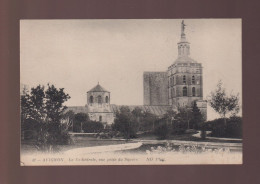 CPA - 84 - Avignon - La Cathédrale, Vue Prise Du Square - Circulée En 1918 - Avignon