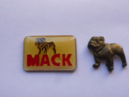 2 Pin S CAMION BULLDOG MACK TRUCKS FABRICANT AMERICAIN Different - Trasporti