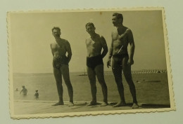 Three Men By The Sea - Anonieme Personen