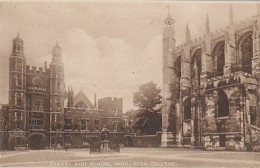 AK 210735 ENGLAND - Eton College - Chapel And School Yard - Altri & Non Classificati