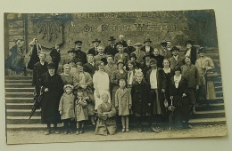 Children And People Gathered For Photography - Hofphotogr. Fricke Nachf. Inh. Fritz Matull, Bad Salzuflen, Germany - Anonymous Persons
