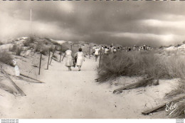 D33  CAP- FERRET  La Remontée De La Plage De L' Océan  ..... - Arcachon