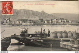 D26   VALENCE  Le Rhône Et Les Villas Des Granges  .......  Péniche Transportant Des Tonneaux - Valence