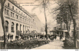 D94   École D'ARCUEIL  La Cour D'Honneur  ...........  Avec Publicité Pour L'école - Arcueil