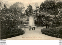 D54  TOUL  Jardin De L' Hôtel De Ville- Le Jet D' Eau  ..... - Toul