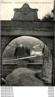 D01  PEROUGES  Porte D'en Bas Et Panorama De Meximieux   ..... - Pérouges