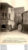 D01  PEROUGES  Sortie Par La Porte D' En Haut  ..... - Pérouges