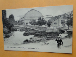 BELFORT -- Parc Aérostique - Les Hangars - Présence D'un Homme En 1er Plan - Sonstige & Ohne Zuordnung