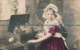 R043208 Old Postcard. A Girl In Red Dress. Popular. 1909 - Welt