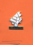 Superbe Pins Musique Piano Le Madrigal Egf H266 - Music