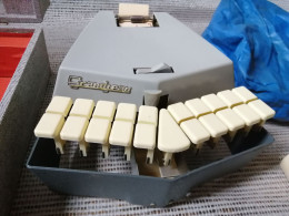 UNE ANCIENNE  STENOTYPE GRANDJEAN - Strumenti Antichi