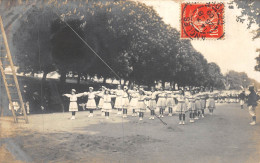 P-24-Mi-Is-1359 : CARTE-PHOTO. CACHET DEPART ANGLES VENDEE. GROUPE DE JEUNES FILLES LORS D'UNE FETE. LA ROCHE-SUR-YON? - Altri & Non Classificati