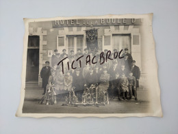 Ancienne Photographie Union Musicale De Segré Maine-et-Loire 1914 Musicien Fanfare Hôtel De La Boule D'Or Grand Format - Identifizierten Personen