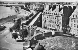 St Malo * Vue Et Les Remparts , Face Est , Dits La Grande Batterie - Saint Malo