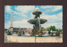 CPSM Dentelée - 75 - Paris - Jeu D'eau D'une Fontaine De La Place De La Concorde - Circulée - Autres Monuments, édifices