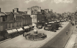 Villedieu Les Poeles * Place De La République * Commerces Magasins Camion Automobiles - Villedieu