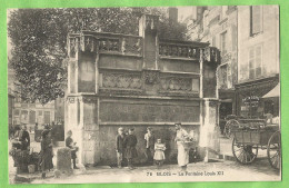 A165    CPA   BLOIS  (Loir Et Cher)  La Fontaine Louis XII - BOULANGERIE PATISSERIE - Animation  +++++ - Blois