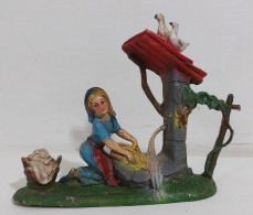 66091 Pastorello Presepe - Statuina In Plastica - Lavandaia E Fontana - Kerstkribben