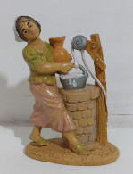 66096 Pastorello Presepe - Statuina In Plastica - Donna Al Pozzo - Weihnachtskrippen