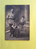 Photo Pose / 10 X 15 Sur Carton / Portrait Famille Militaire / Femme / Enfant - Guerra, Militari