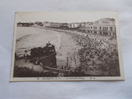 BIARRITZ  ( 64 Pyrenees Atlantiques )  LA GRANDE PLAGE  TRES ANIMEES - Biarritz