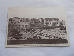 BIARRITZ  ( 64 Pyrenees Atlantiques )  LA PLAGE ET LES CASINOS  TRES ANIMEES - Biarritz