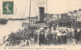 P-24-Mi-Is-1386 : BOULOGNE-SUR-MER. ARRIVEE DU BATEAU. DEBARQUEMENT DES PASSAGERS. LE KINGFISHER. EDITION LL - Boulogne Sur Mer