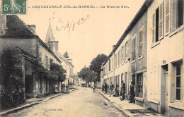 CPA 58 CHATEAUNEUF VAL DE BARGIS LA GRANDE RUE - Autres & Non Classés