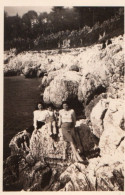 PHOTO ORIGINALE - R  - PHOTO DE FEMMES ET ENFANT - BORD DE MER - COTE D'AZUR - FORMAT 8.8 X 6.5 - Personas Anónimos