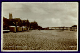 Ref 1651 - 1944 Postcard - The Beach Huts & Pier Cromer - Norfolk - Otros & Sin Clasificación