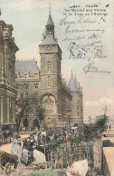 75 Paris Le Marché Aux Fleurs Et Tour De L' Horloge CPA Animation Marchande , Carte Couleur - Artigianato Di Parigi