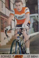 CYCLISME VELO PHOTO ORIGINALE DEDICACEE JACQUES ANQUETIL EQUIPE MAILLOT BIC BIEN SPORTIVEMENT VERS 1960 - Wielrennen