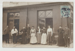 CARTE PHOTO - SUPERBE SCENE DE TERRASSE DEVANT UN CAFE DE STYLE - AMER PICON - CONSOMMATEURS ET SERVEUSES -z R/V Z- - Te Identificeren