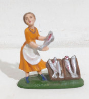 I117191 Pastorello Presepe - Statuina In Plastica - Donna Vende Pesce - Presepi