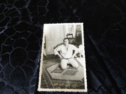 P-283 ,  Photo, Homme Judoka Sur Un Tapis, Circa 1940 - Persone Anonimi