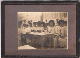 Grande Photo CDV De Jeune Femmes Japonaise Dans Une école De Geisha Au Japon - Oud (voor 1900)