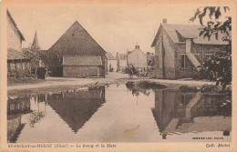 03 - ALLIER - ST-PRIEST-EN-MURAT - Le Bourg Et La Mare - 10305 - Andere & Zonder Classificatie