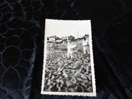 P-285 ,  Photo, Groupe De Judokas à L'entrainement  Sur Une Plage , Circa 1940 - Personnes Anonymes