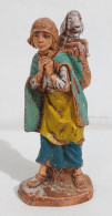 I117198 Pastorello Presepe - Statuina In Plastica - Donna Con Pecora - Nacimientos - Pesebres